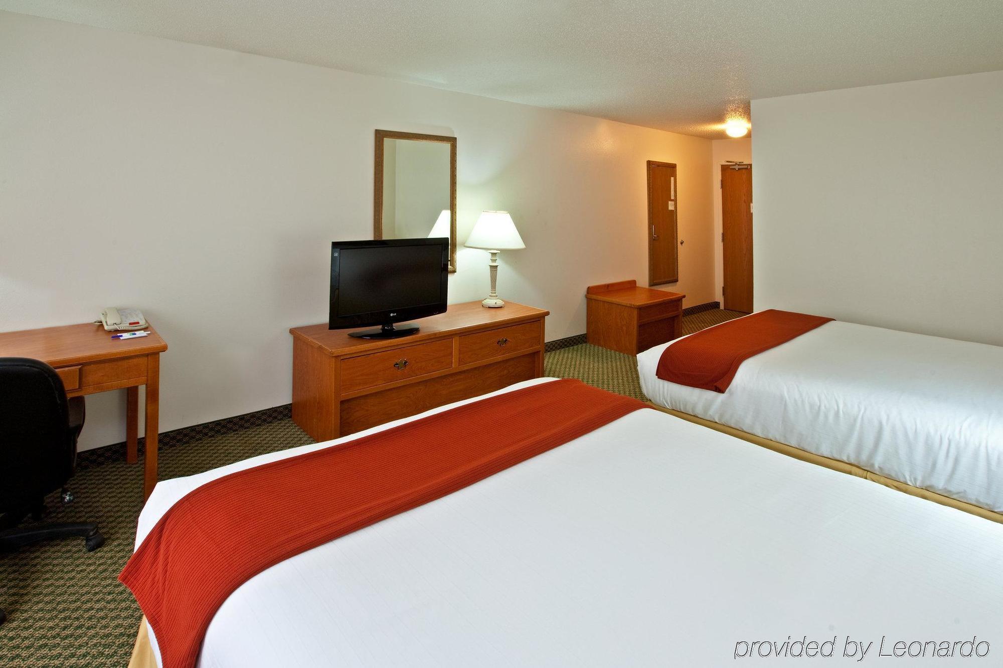 Holiday Inn Express & Suites Logan, An Ihg Hotel Екстериор снимка