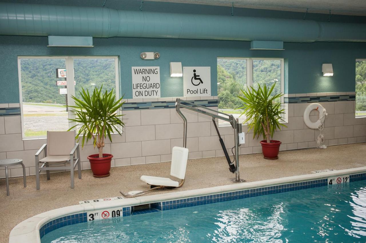 Holiday Inn Express & Suites Logan, An Ihg Hotel Екстериор снимка