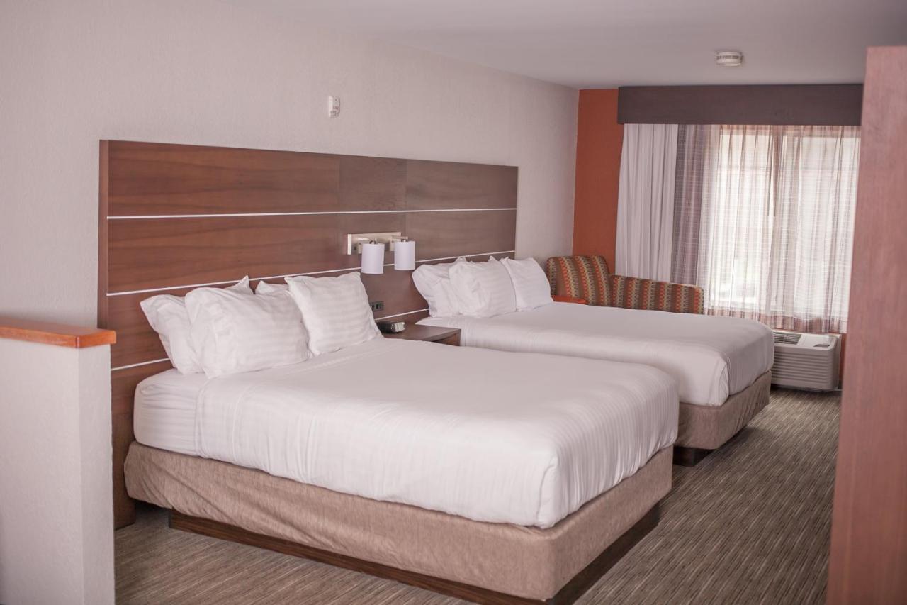 Holiday Inn Express & Suites Logan, An Ihg Hotel Екстериор снимка